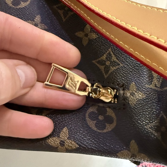 Designer inspired bumbag dark brown flower print with gold hardware - Picture 6 of 8